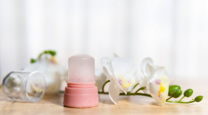 Desodorante de cristal: o que é, benefícios, como usar, existe alguma contraindicação?
